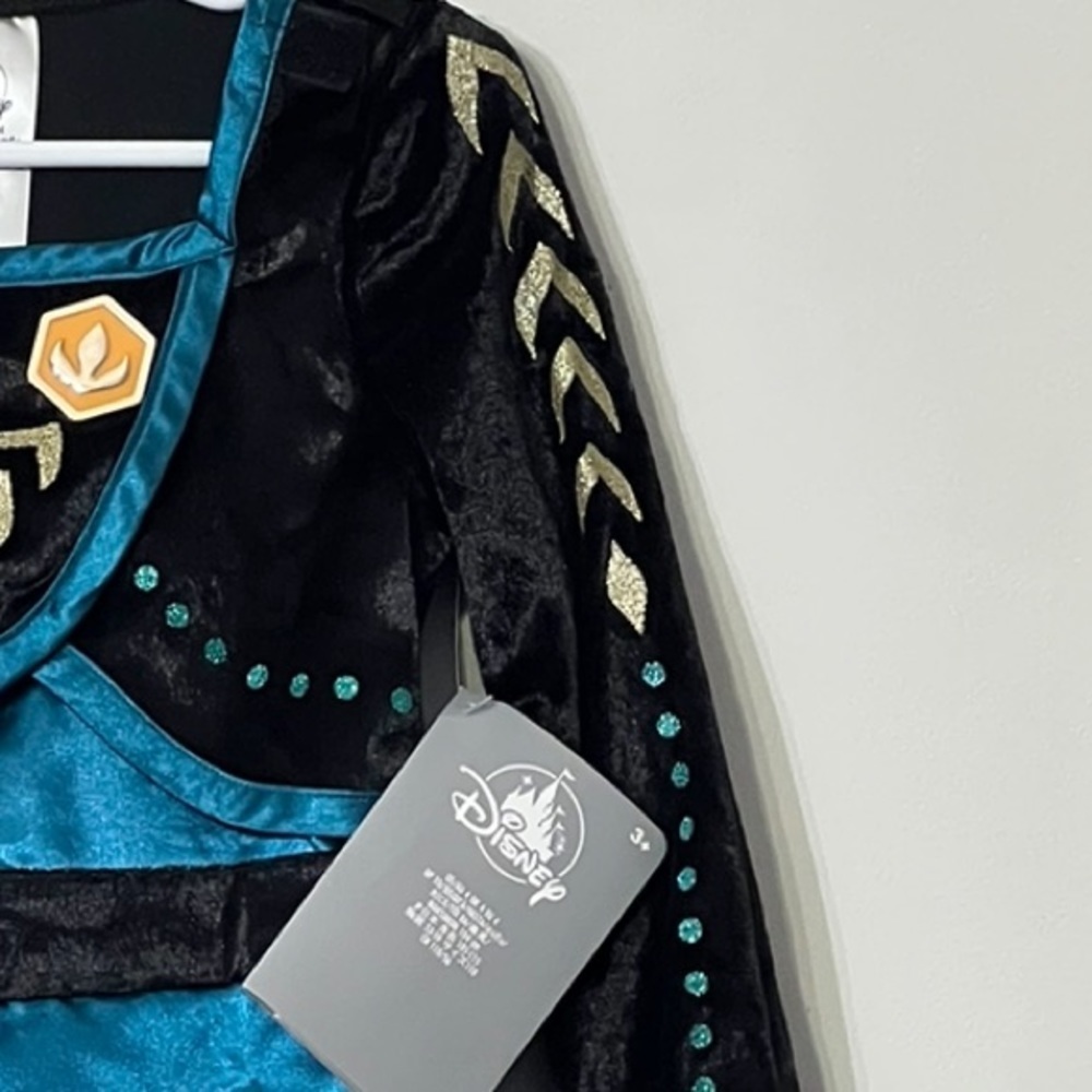 Disney Frozen 2 Anna Costume size 4 toddler/girls new with tags.  Dress and cape - Picture 8 of 8